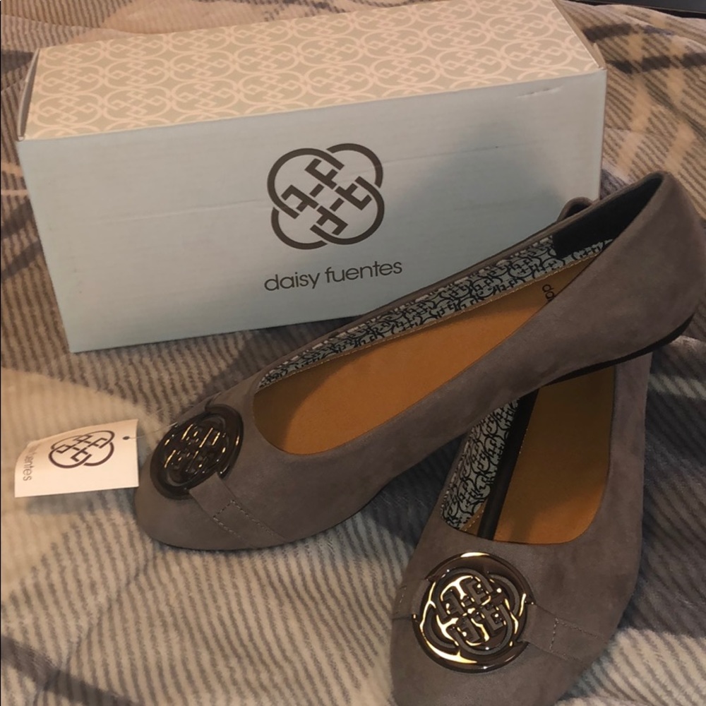 Cute grey flats!